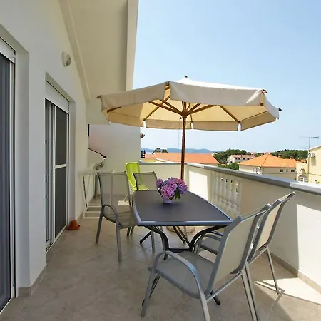 Apartamento 10 *